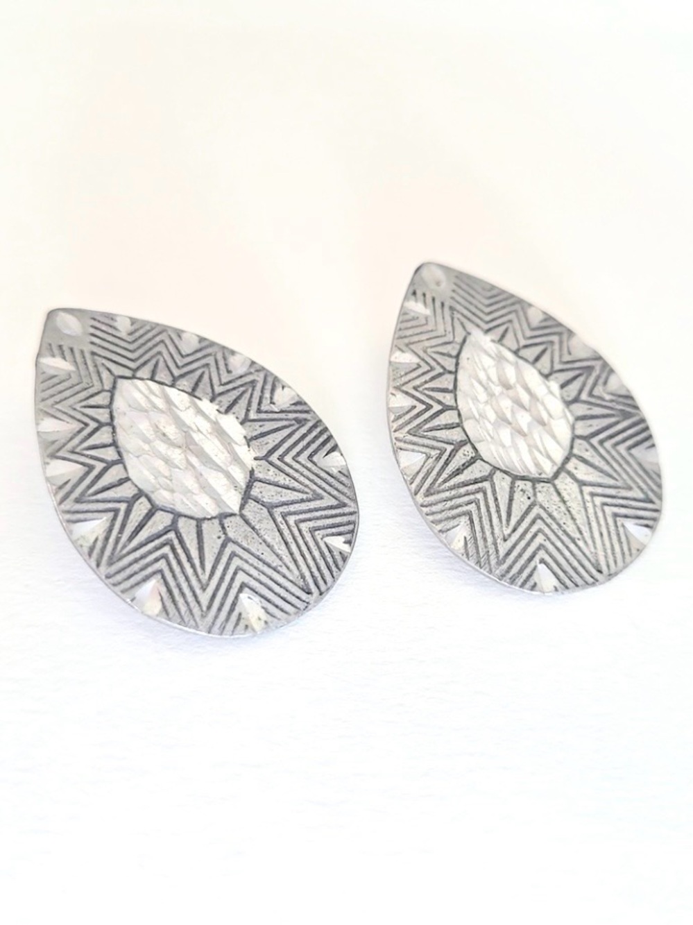 Vintage Silver Tone Geometric Teardrop Textured Earrings